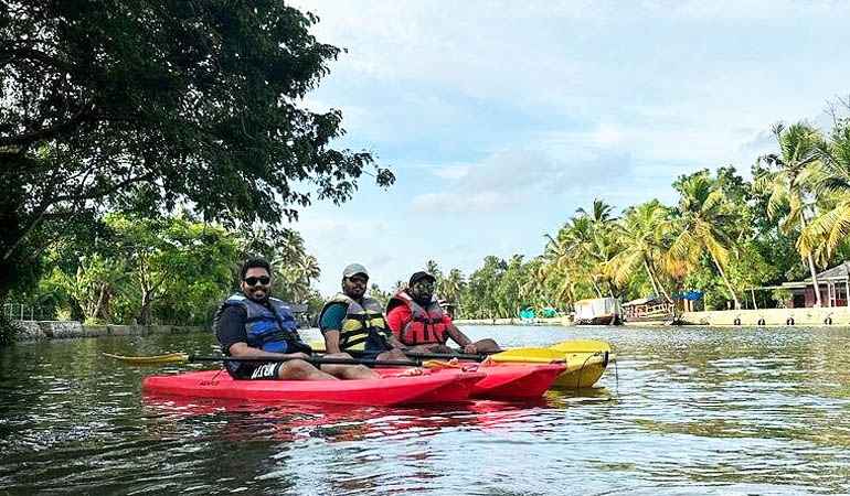 KAYAK BOAT